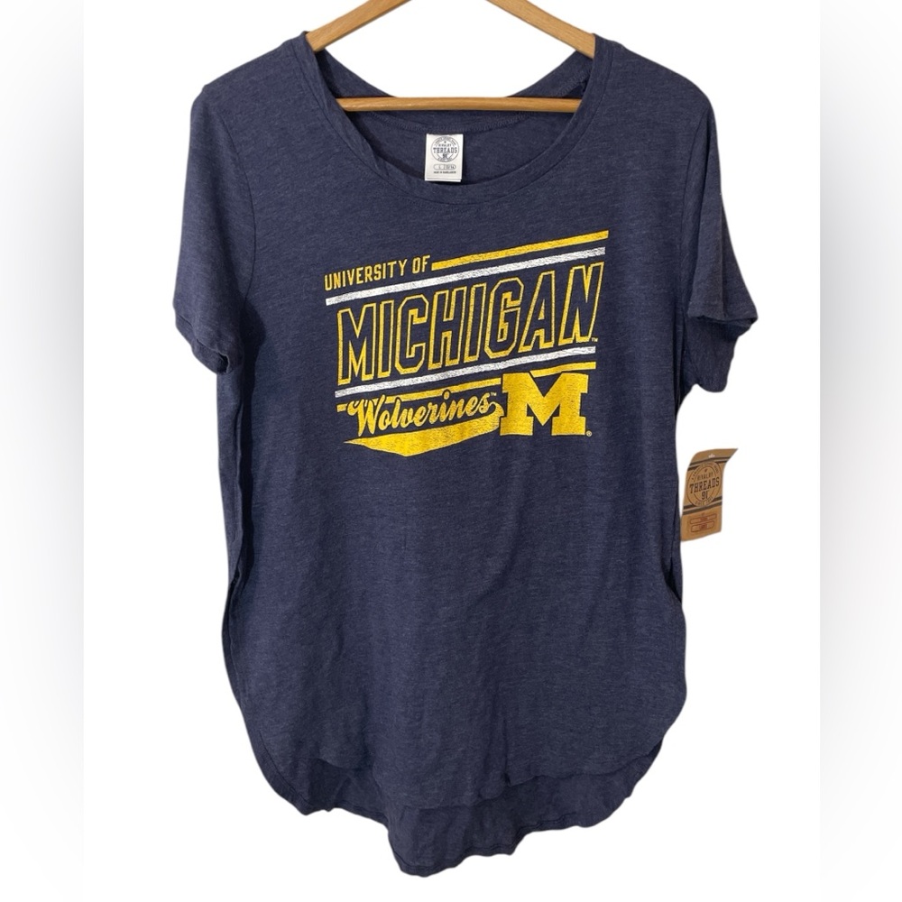 C32- UofM Michigan Wolverines - Ladies Large 12/14 Long T shirt